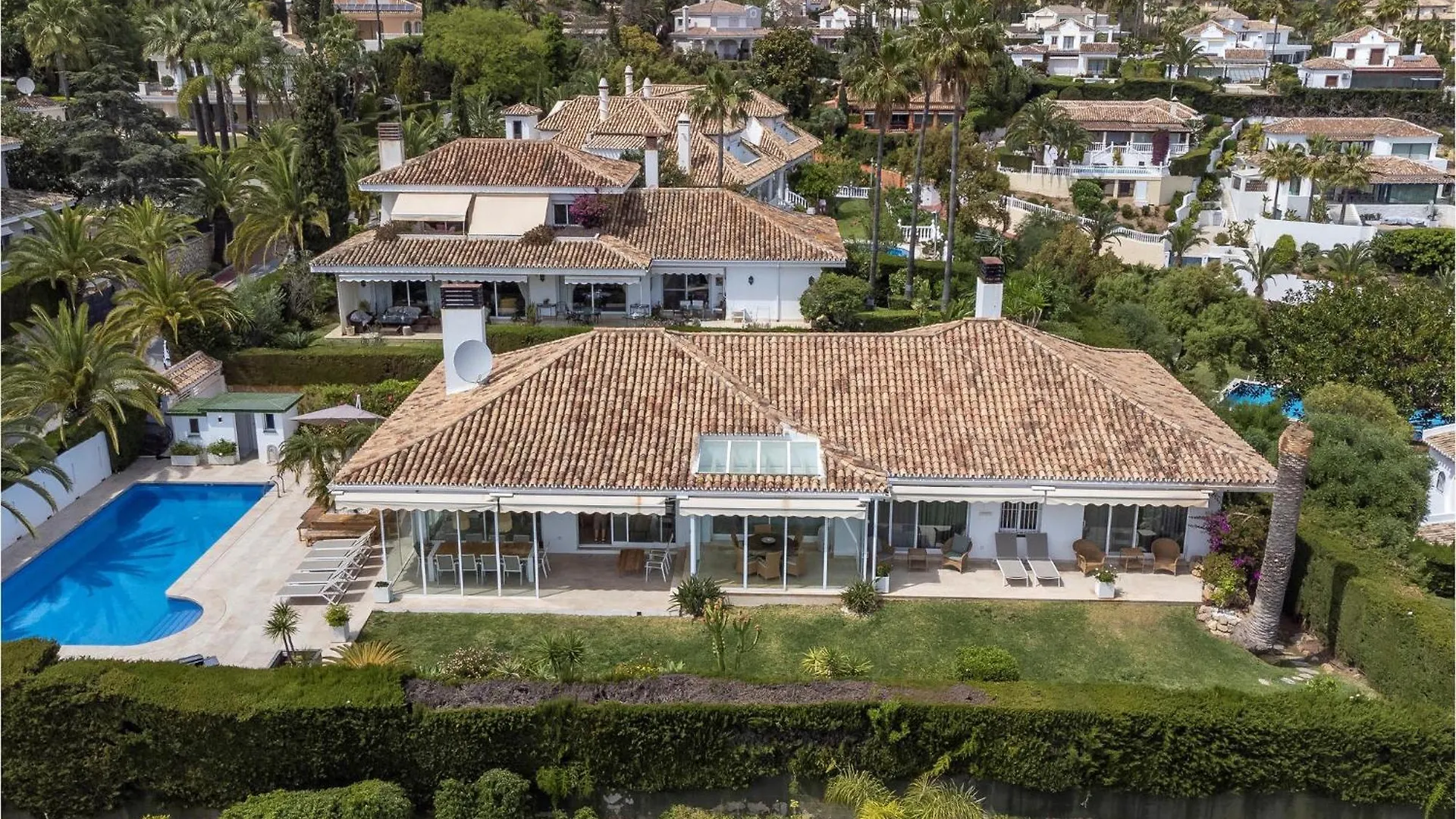 Gorgeous Home In Marbella 0*,